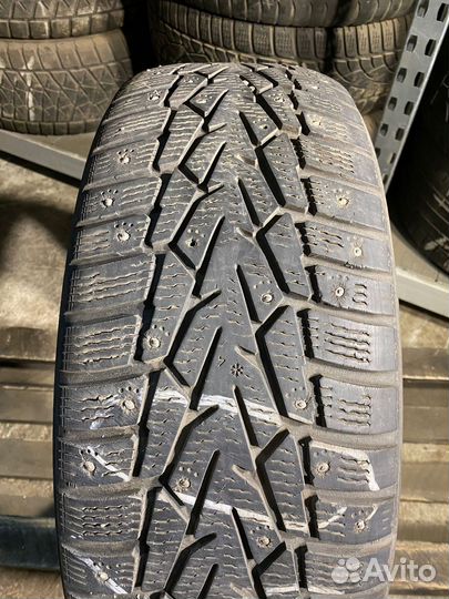 Nokian Tyres Hakkapeliitta 7 215/65 R16 102T
