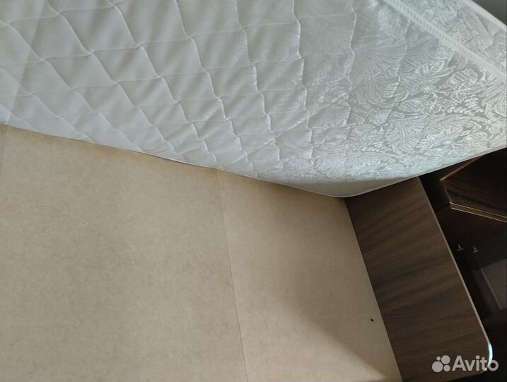 Кровать одноместная с матрасом