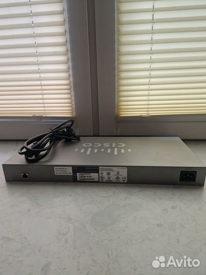 Коммутатор Cisco SF220-48