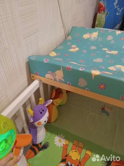 Пеленальная доска на кроватку