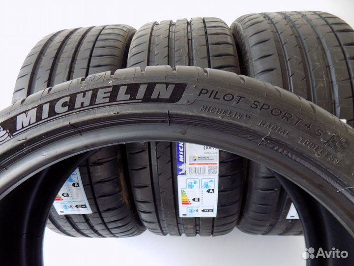 Michelin Pilot Sport 4 S 235/45 R20 и 255/40 R20