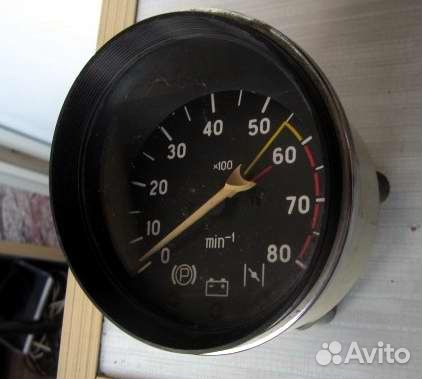 Тахометр с индикатором ручного тормоза, зарядки