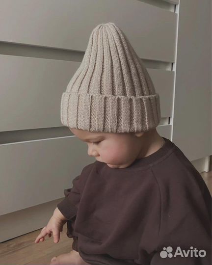 Шапка бини вязаная однотонная на весну/осень