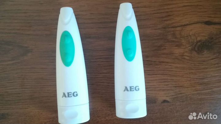 Электрическая зубная щётка AEG