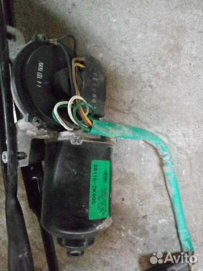 Трапеция стеклоочистителей (Kia Soul)