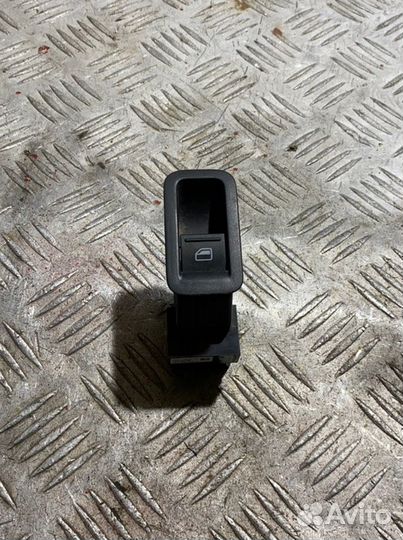 Кнопка стеклоподъемника задняя левая Volkswagen