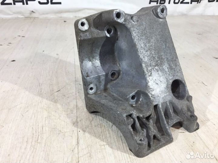 Кронштейн компрессора кондиционера Ford Focus CB