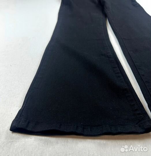 Стильные джинсы клеш Y2K, напоминающие наряды Kai