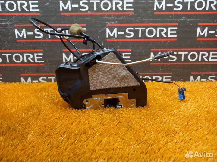 Замок двери задний правый Mercedes-Benz E-Class