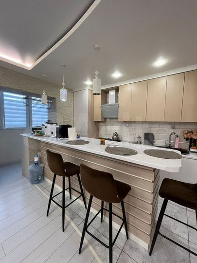 3-к. квартира, 100 м², 4/10 эт.