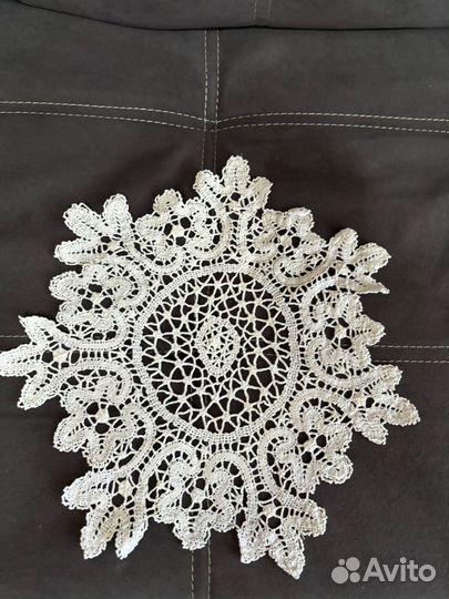 Скатерть и салфетки вязаные