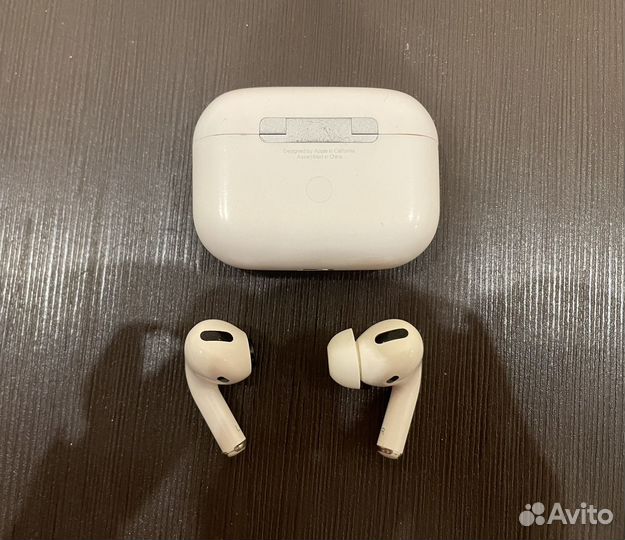 Наушники apple airpods pro(кейс не заряжает)