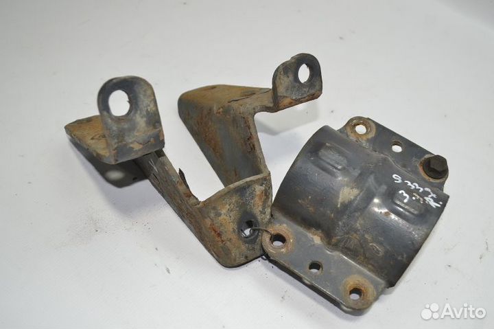 Кронштейн крыла ведущего моста, задний правый scan