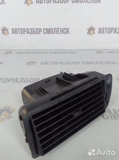 Решетка вентиляционная правая VW golf 4