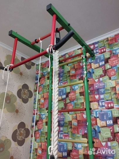 Шведская стенка с турником бу