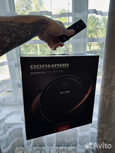 Робот пылесос redmond