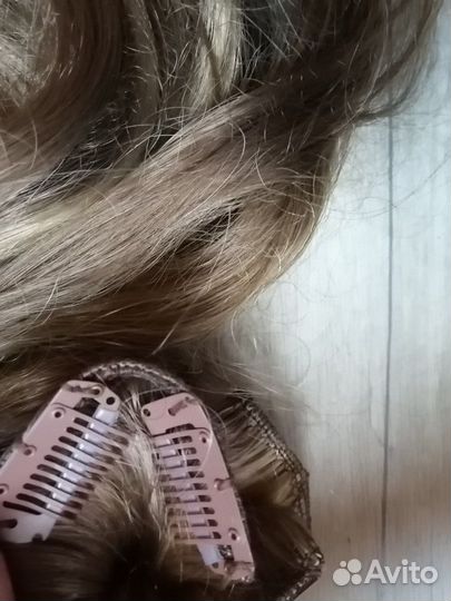 Волосы на заколках