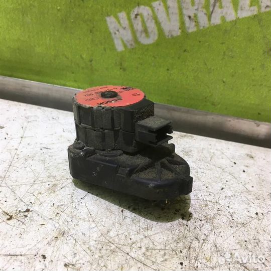 Моторчик заслонки отопителя бмв Е32