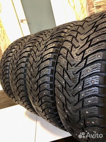 Nokian Tyres Hakkapeliitta 8 215/60 R17