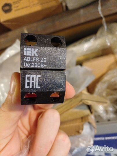 Кнопка зеленая ablfs-22 1з+1р плоская с подсветкой