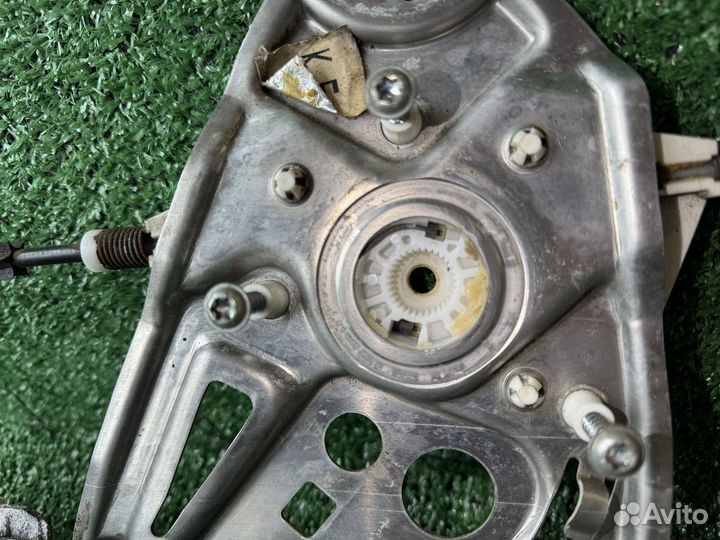 Стеклоподъемний задний правый Mercedes w220