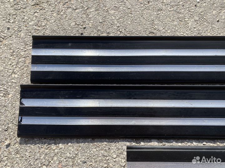 Внутренние накладки на пороги BMW E34