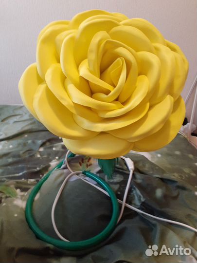 Светильник настольный роза