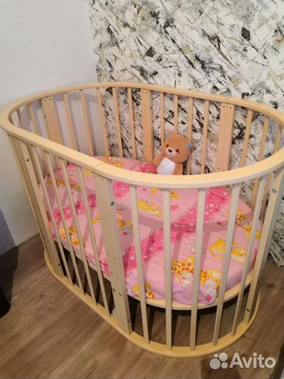 Детская кроватка с маятником круглая