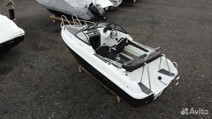 Катер Phoenix 560