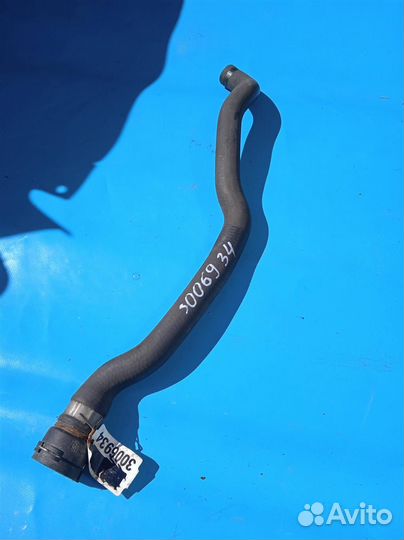 Шланг сдвоенн.патрубок-водяной клапан BMW 3-серия