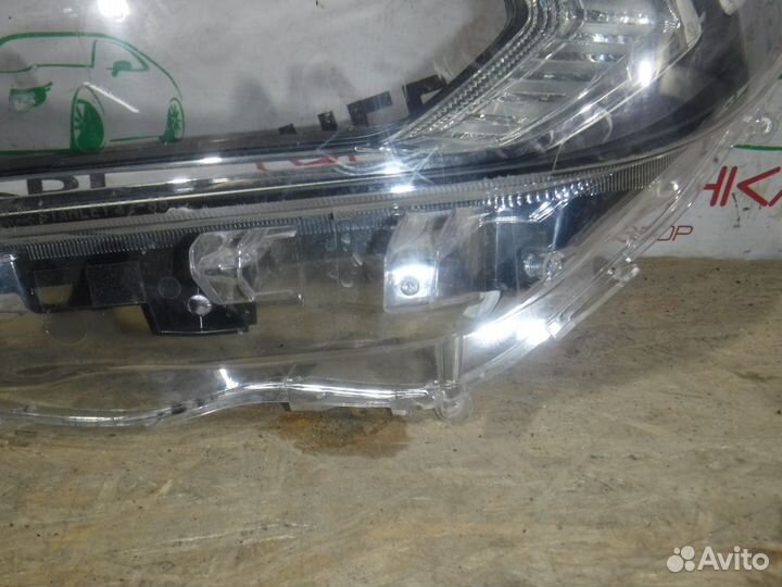 Стекло левой фары Toyota Rav 4 XA50 (2019+)
