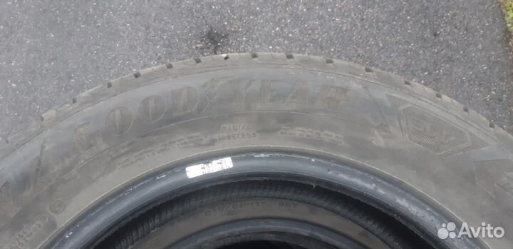 Goodyear UltraGrip Ice SUV 215/60 R17