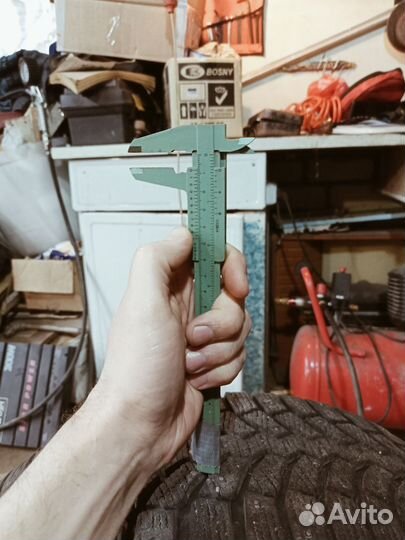 Bridgestone Blizzak Spike-01 205/55 R16