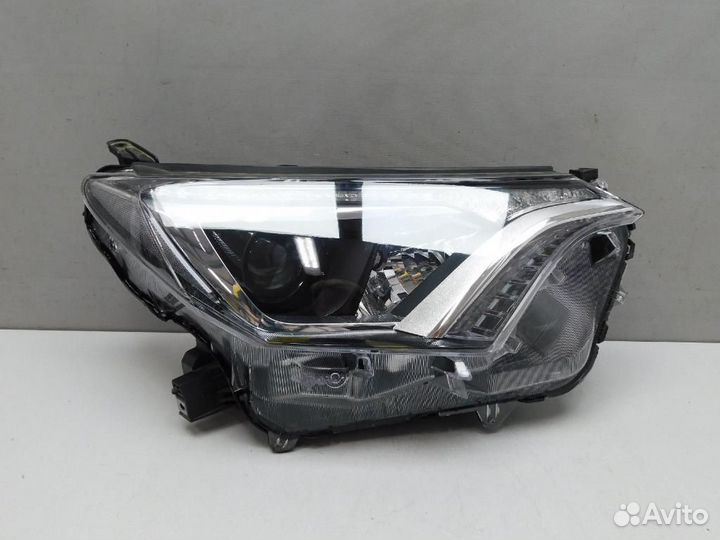 Фара правая Toyota RAV4