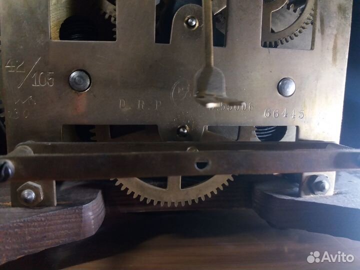 Антикварные настенные часы с боем