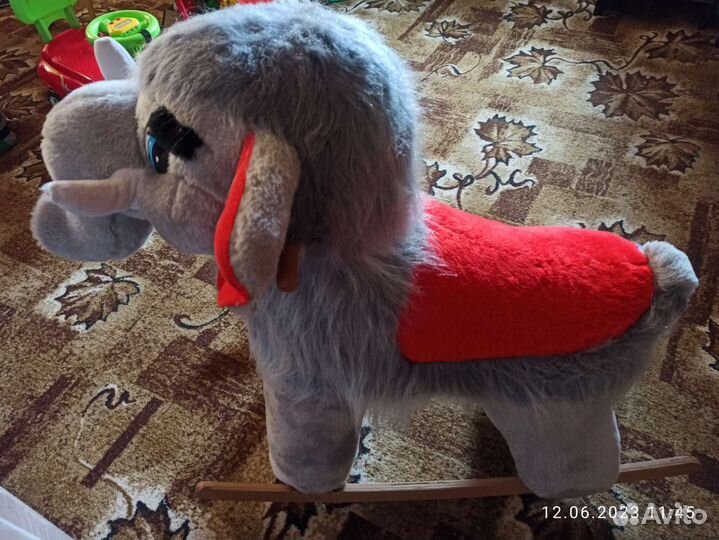 Детская игрушка качалка