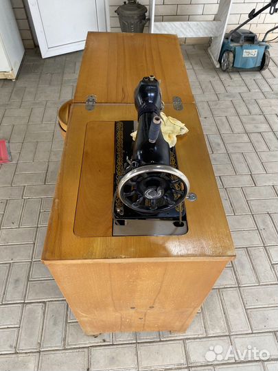 Швейная машинка в рабочем сострянии