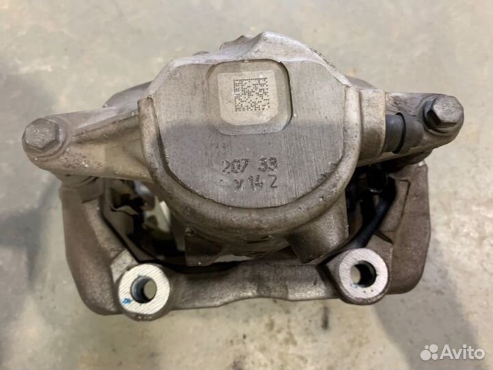 Суппорт передний левый Mercedes-Benz C-Class W204