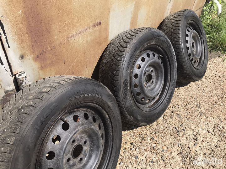 R15 Nokian Tyres Hakkapeliitta 8 185/65, PCD 4x100 DIA 54.1