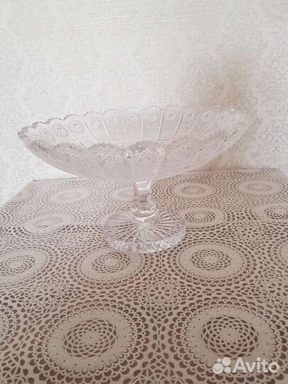 Ваза для фруктов на ножке снежок