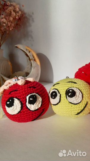 Вязаный брелок на заказ