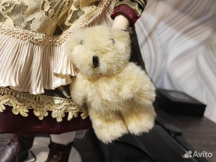 Кукла из фарфора 42см