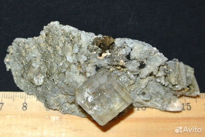 Флюорит, пирротин, кварц, пирит, сидерит. Лот№1065