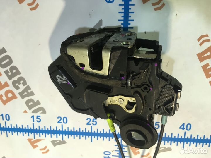 Тойота Хайлюкс Замок задней двери Прав