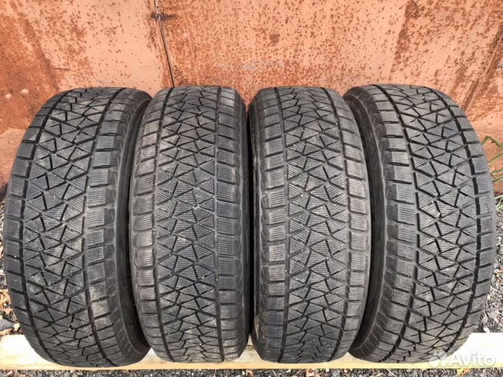 Bridgestone Blizzak DM-V2 235/65 R18