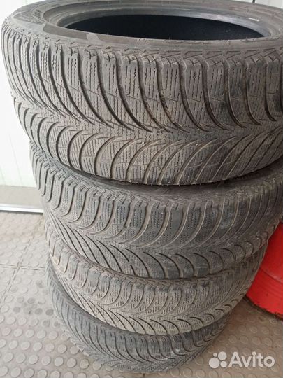Goodyear UltraGrip Ice 215/55 R17 94T