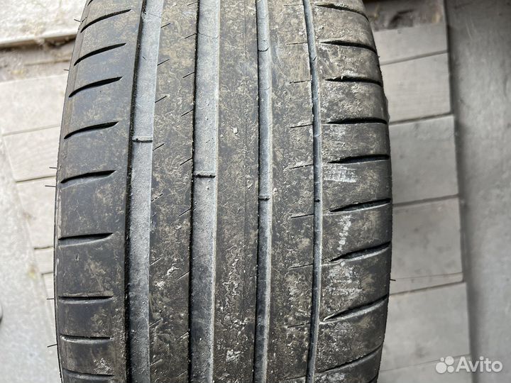 Michelin Pilot Sport 4 235/45 R18 98Y