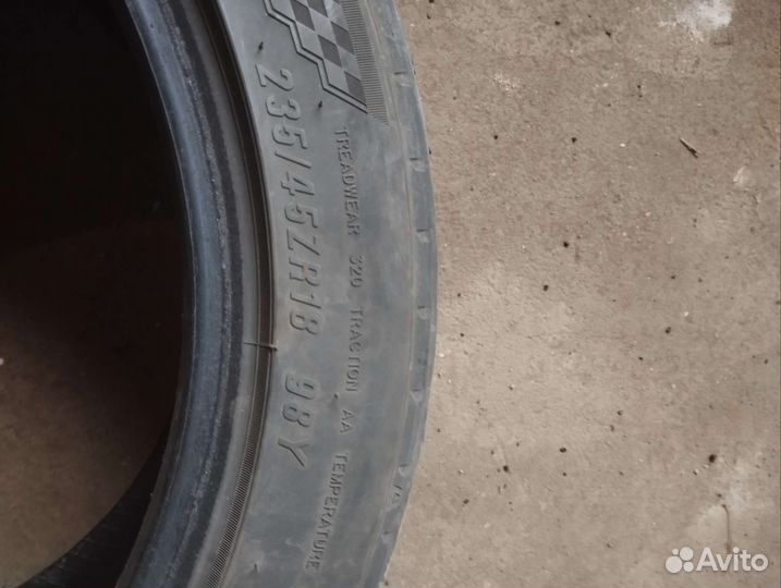 Maxxis Victra Sport SUV VS5 235/45 R18 97