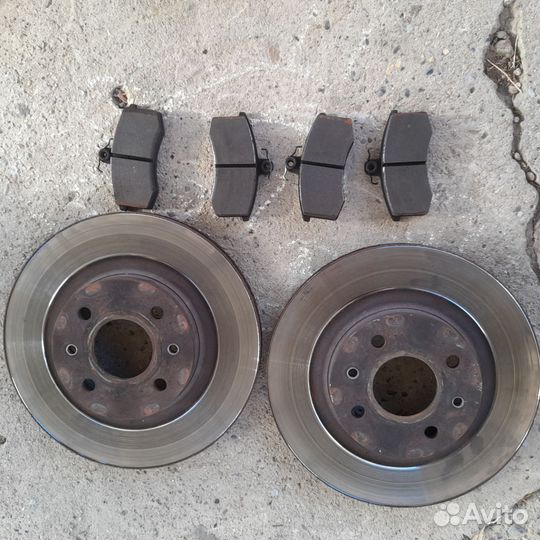 Тормозные диски и колодки от приоры на 14 диск хо