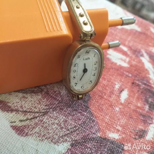 Часы наручные женские